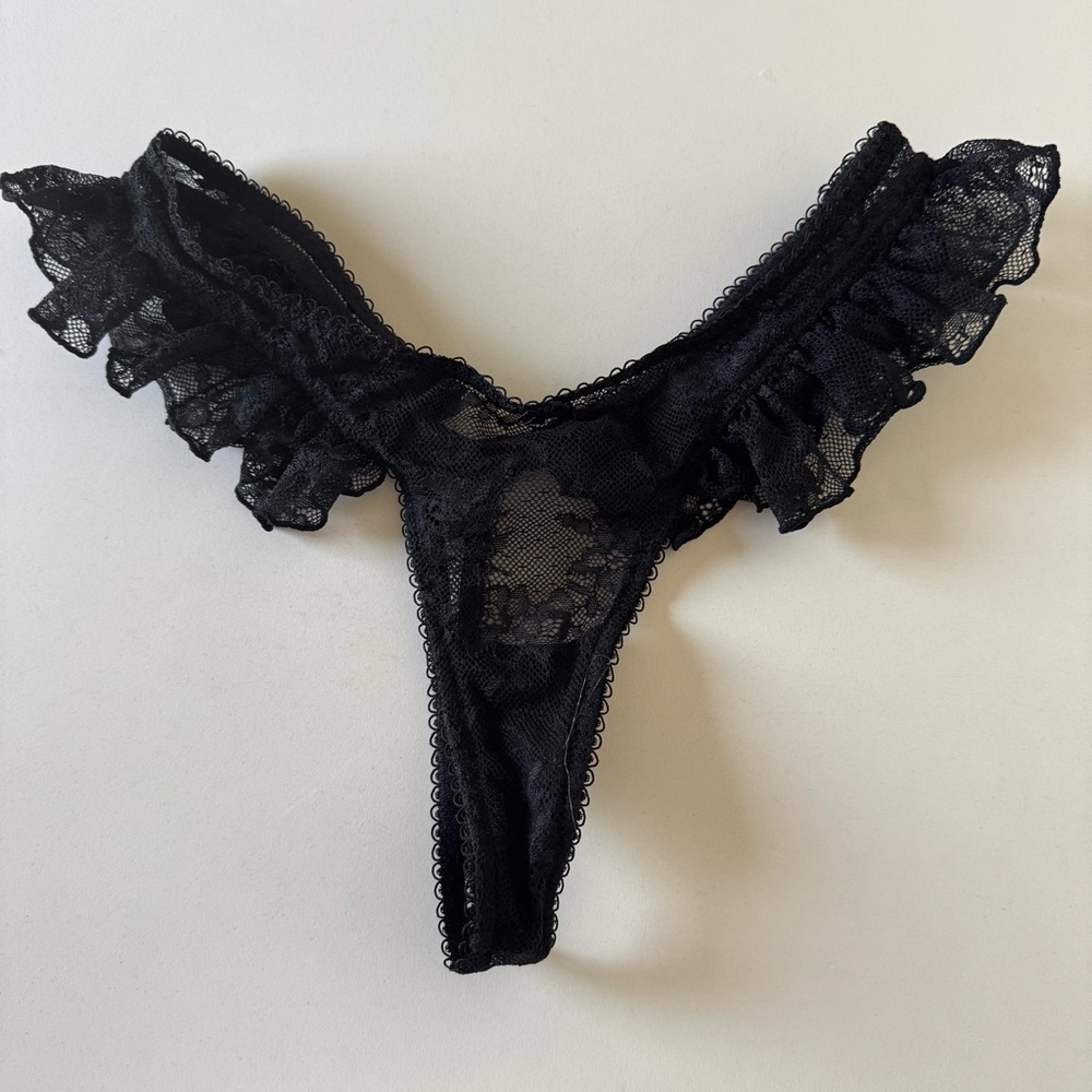 Victoria's Secret Black Lace Ruffle Thong Panties Medium